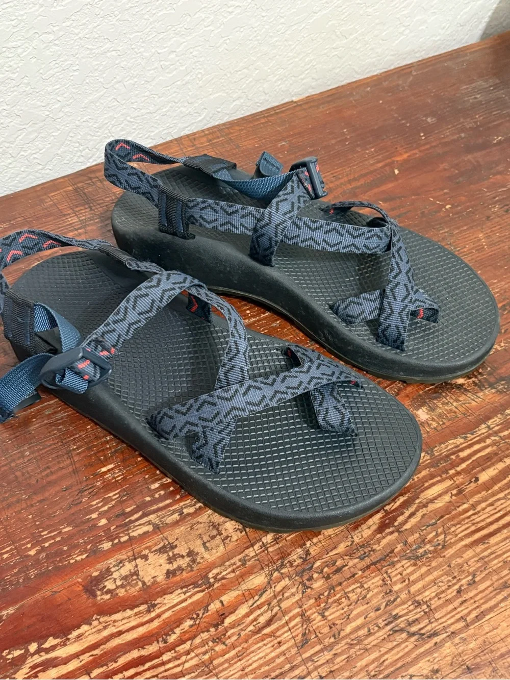 Chaco Men's Navy Blue & Black Sport Sandals size 11, Great condition
